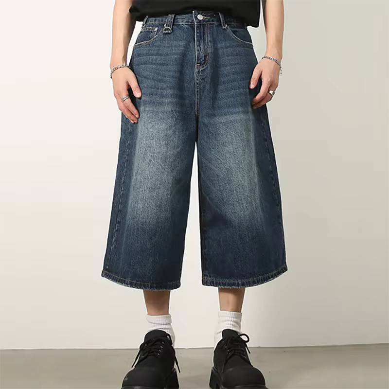 Jean Shorts in Vintage Style